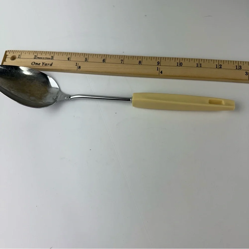 Androck Vintage Ekco Beige Almond Serving Spoon Plastic and Metal SEE ALL.